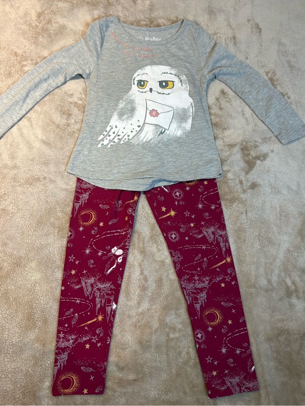Warner Bros. Kids Grey Owl Graphic Top and Burgundy Space Print Pajama Set